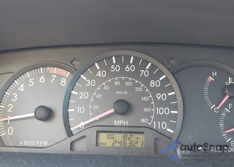 2005 Toyota Corolla Ce z USA, uszkodzony, nr VIN 1NXBR32E55Z500739